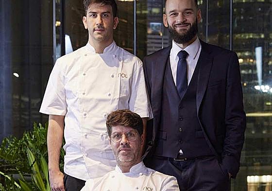 Airaudo, sentado. Detrás, Luigi Troiano y Marco Adriani, el equipo que lleva el 'Noi' de Hong Kong.