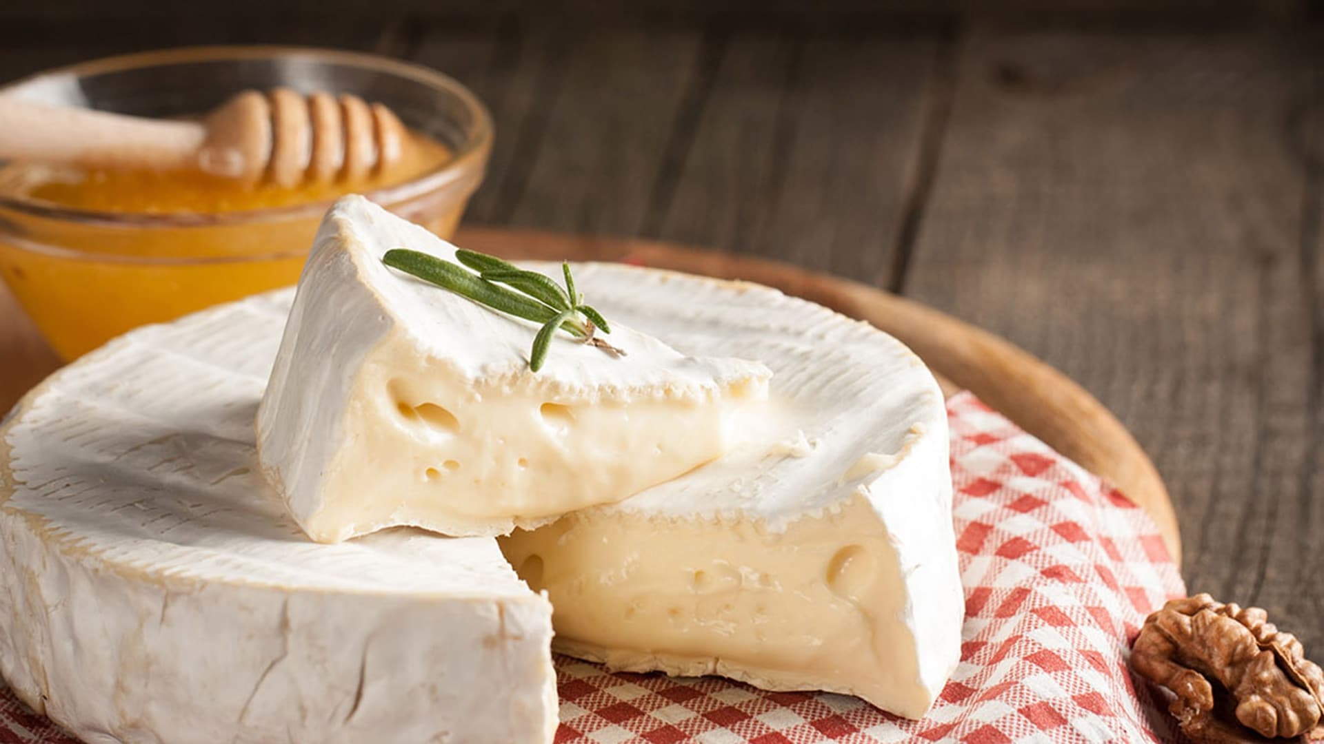 Queso brie descubre su historia, propiedades y usos en la cocina El