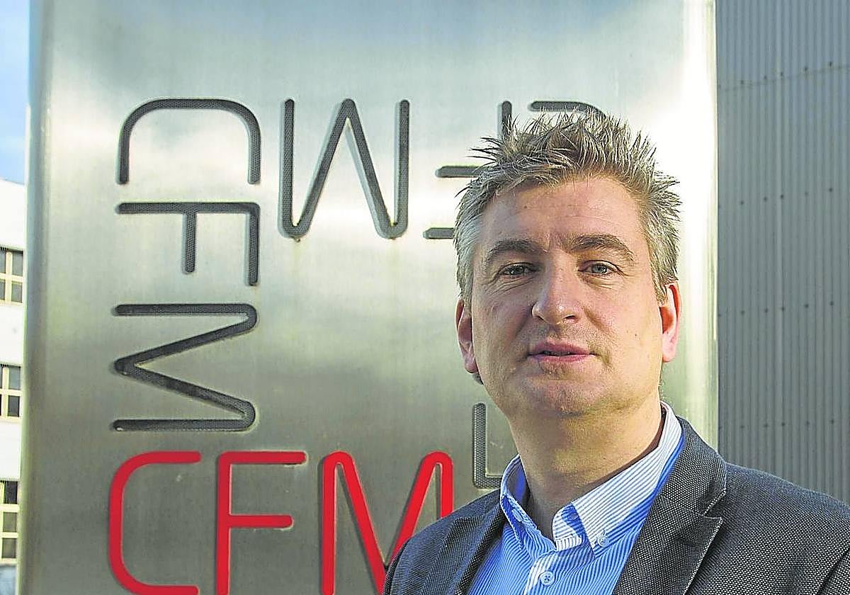 El investigador donostiarra Javier Aizpurua, en el Centro de Física de Materiales.