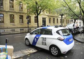 Un vehículo de la OTA circula por San Sebastián.