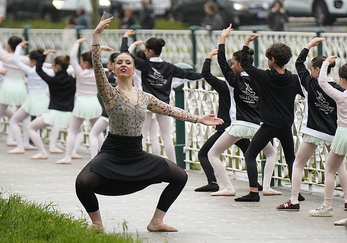 Baile sobre el canal de Dunboa