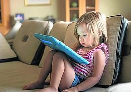 «El chupete digital para que el niño no llore es un aprendizaje terrible»