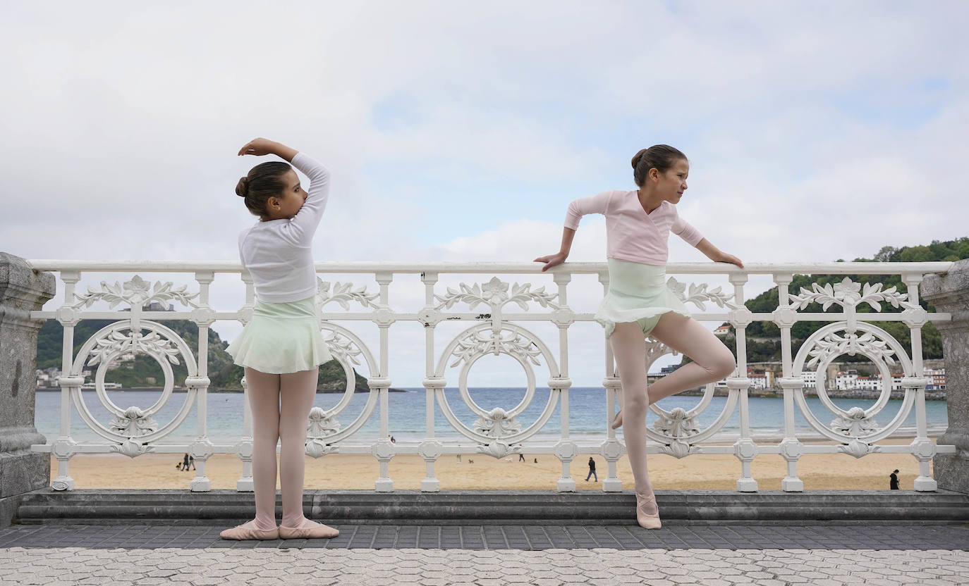 Danza en la barandilla de La Concha