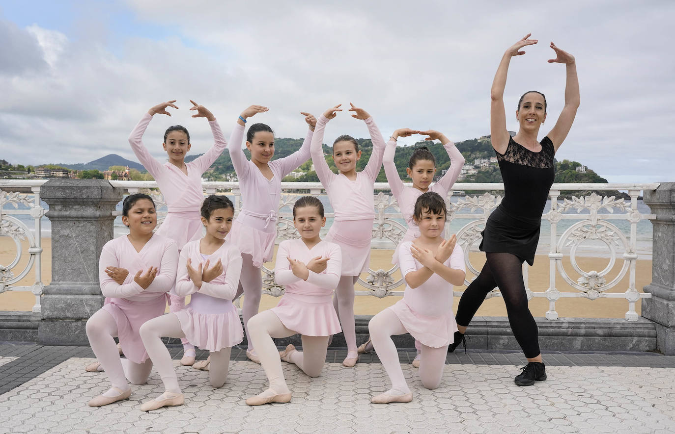 Danza en la barandilla de La Concha