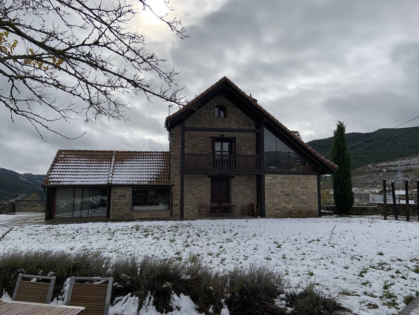 Así era la vivienda de Castiello de Jaca incendiada por menores