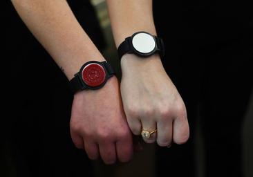 Un control horario improvisado y escrito a bolígrafo con la tinta todavía fresca