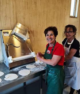 Imagen secundaria 2 - Récord solidario de Zaporeak en Lesbos