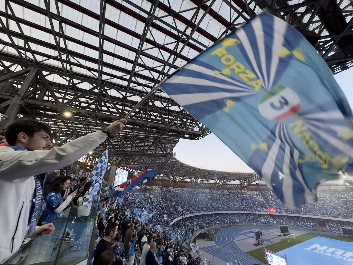 El Nápoles gana el Scudetto y desata la locura entre sus tifosi