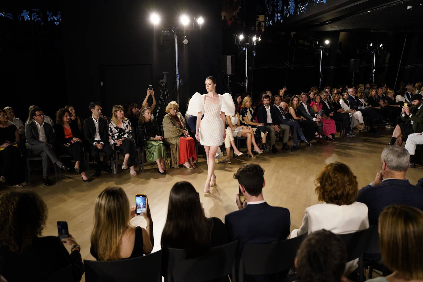 Diez estrellas deslumbran en Balenciaga