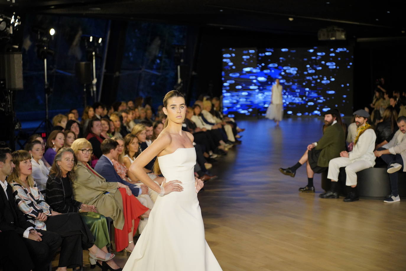 Diez estrellas deslumbran en Balenciaga