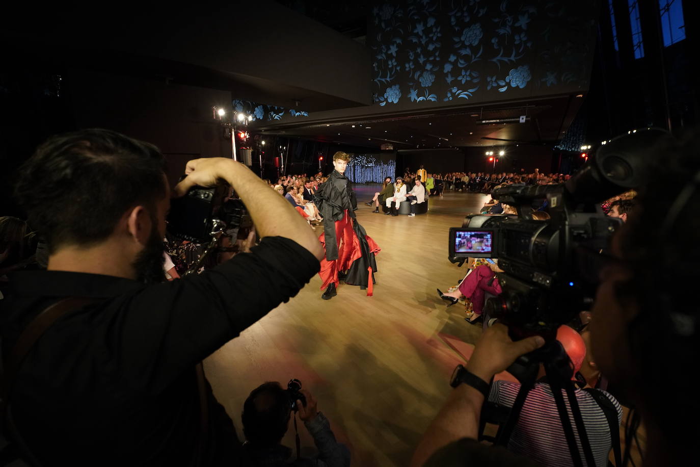 Diez estrellas deslumbran en Balenciaga