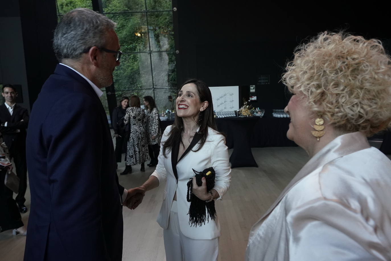 Diez estrellas deslumbran en Balenciaga