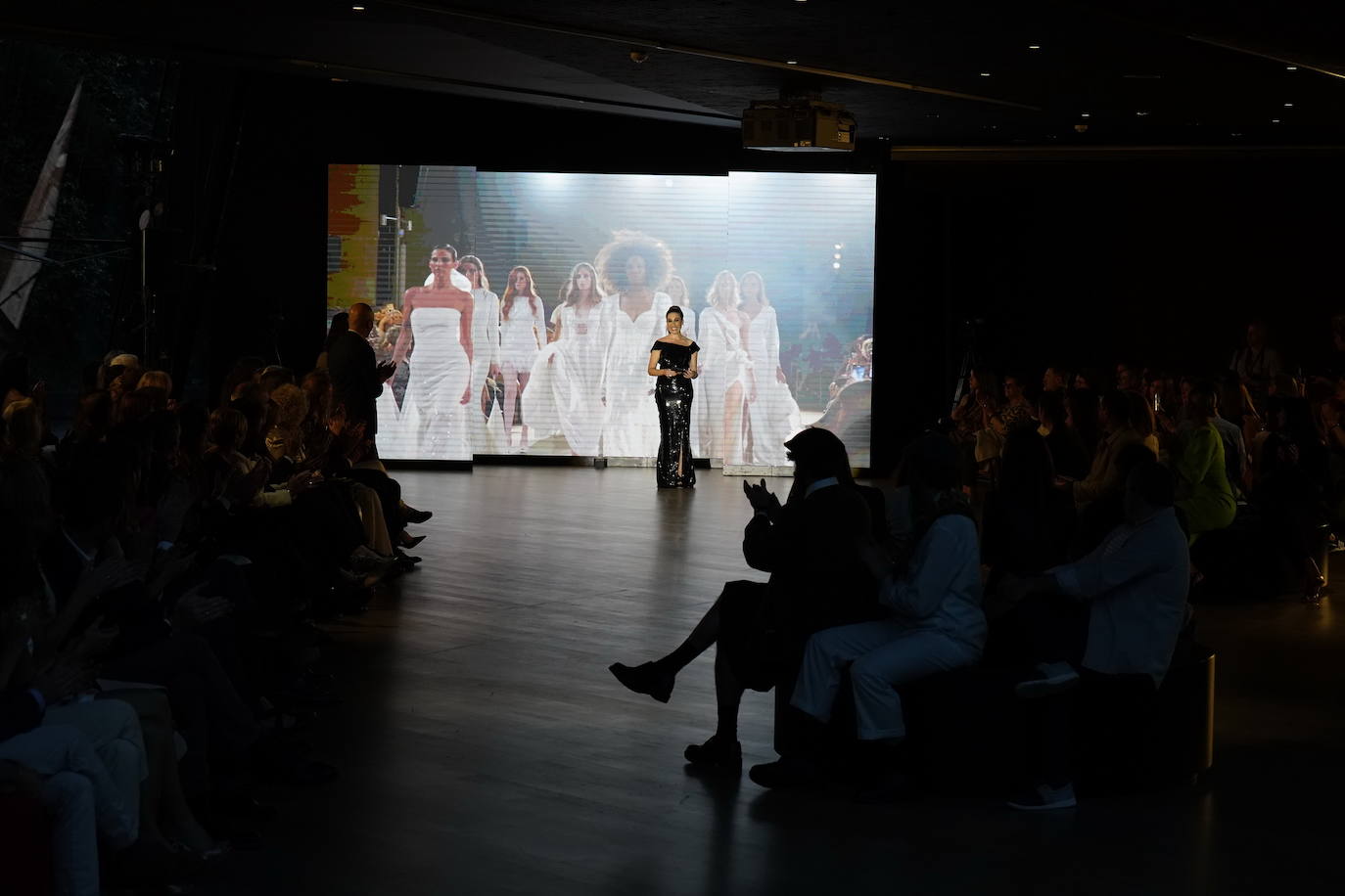 Diez estrellas deslumbran en Balenciaga