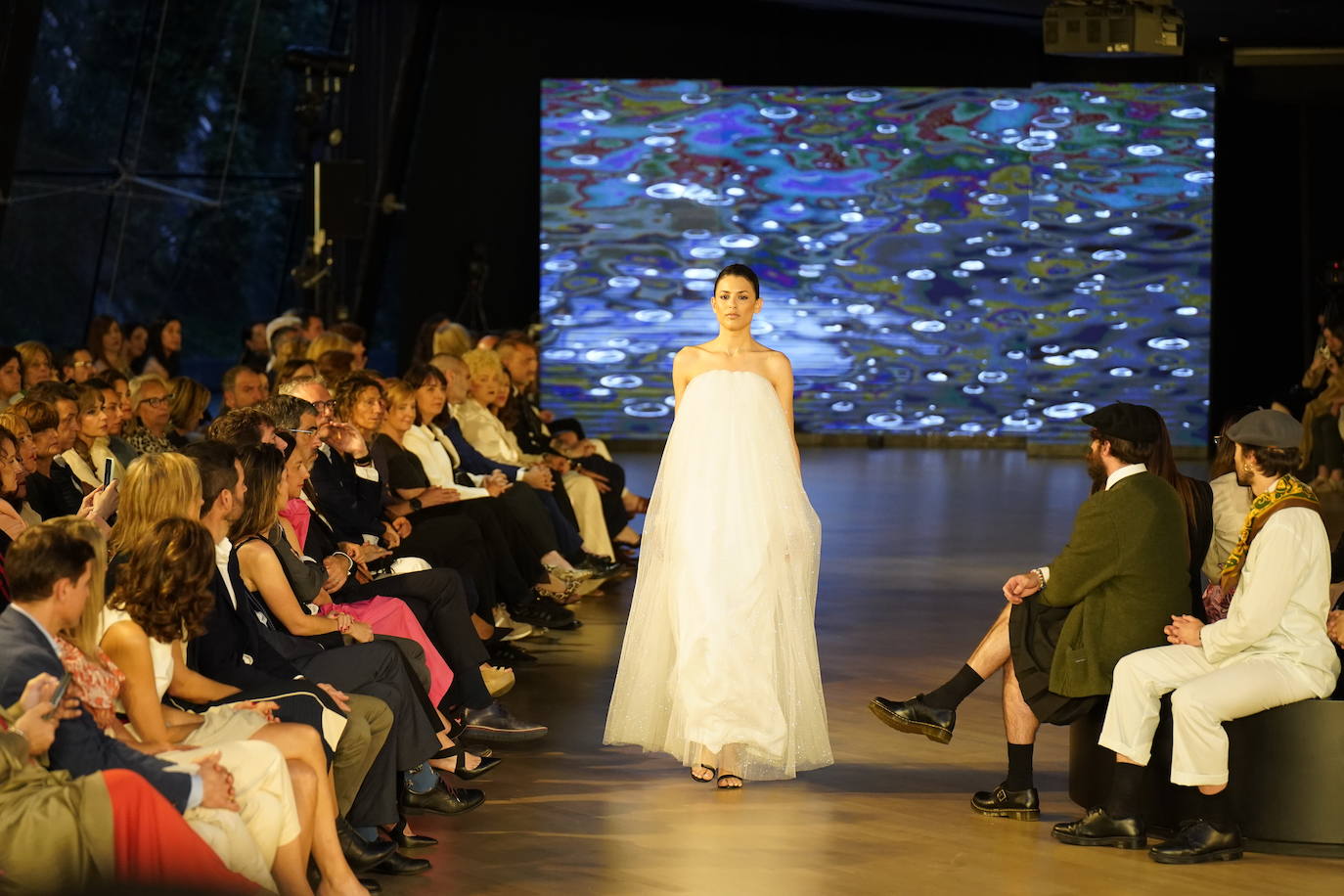 Diez estrellas deslumbran en Balenciaga