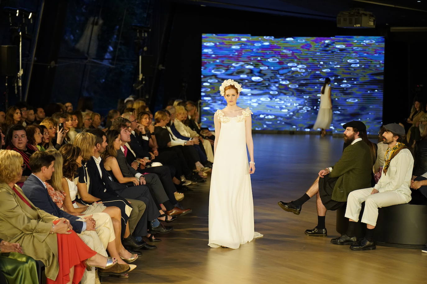 Diez estrellas deslumbran en Balenciaga