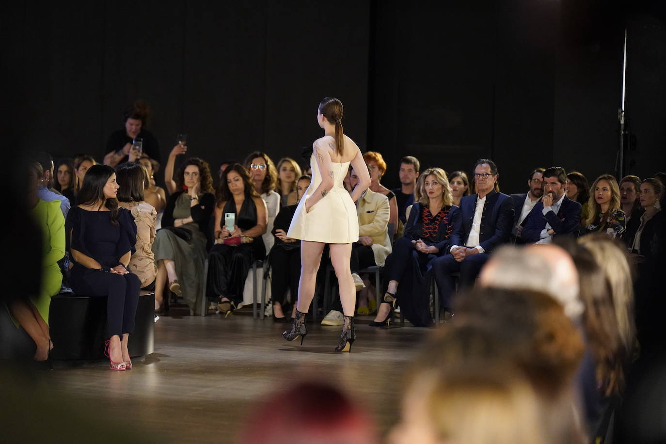 Diez estrellas deslumbran en Balenciaga