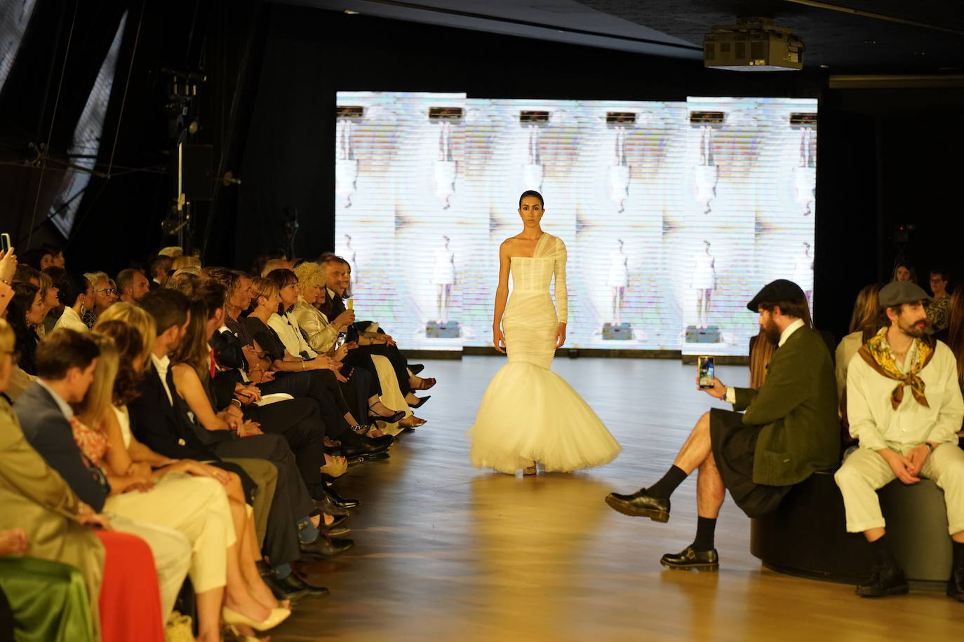 Diez estrellas deslumbran en Balenciaga