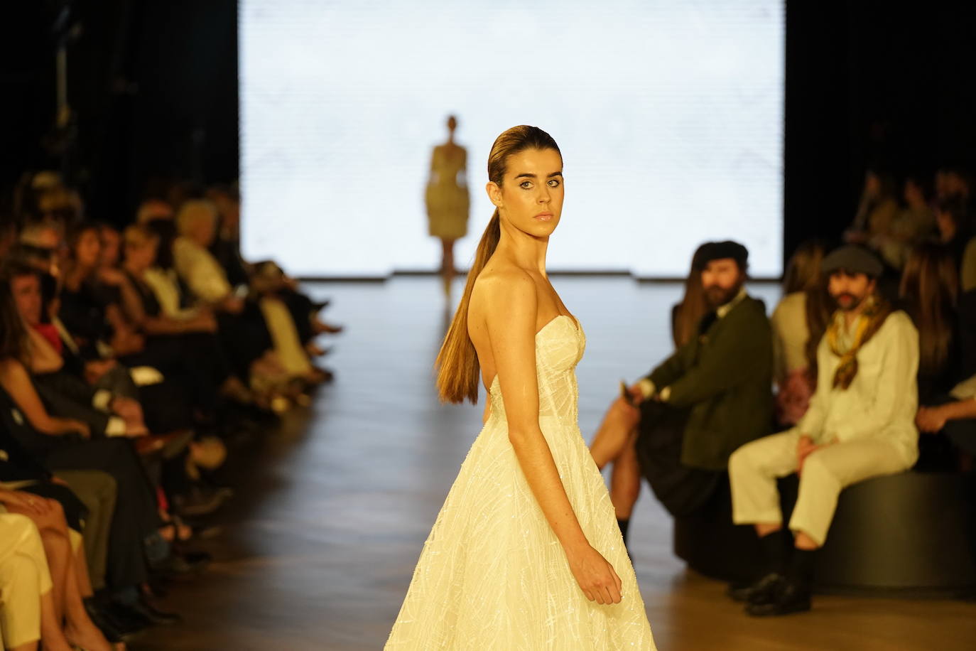 Diez estrellas deslumbran en Balenciaga