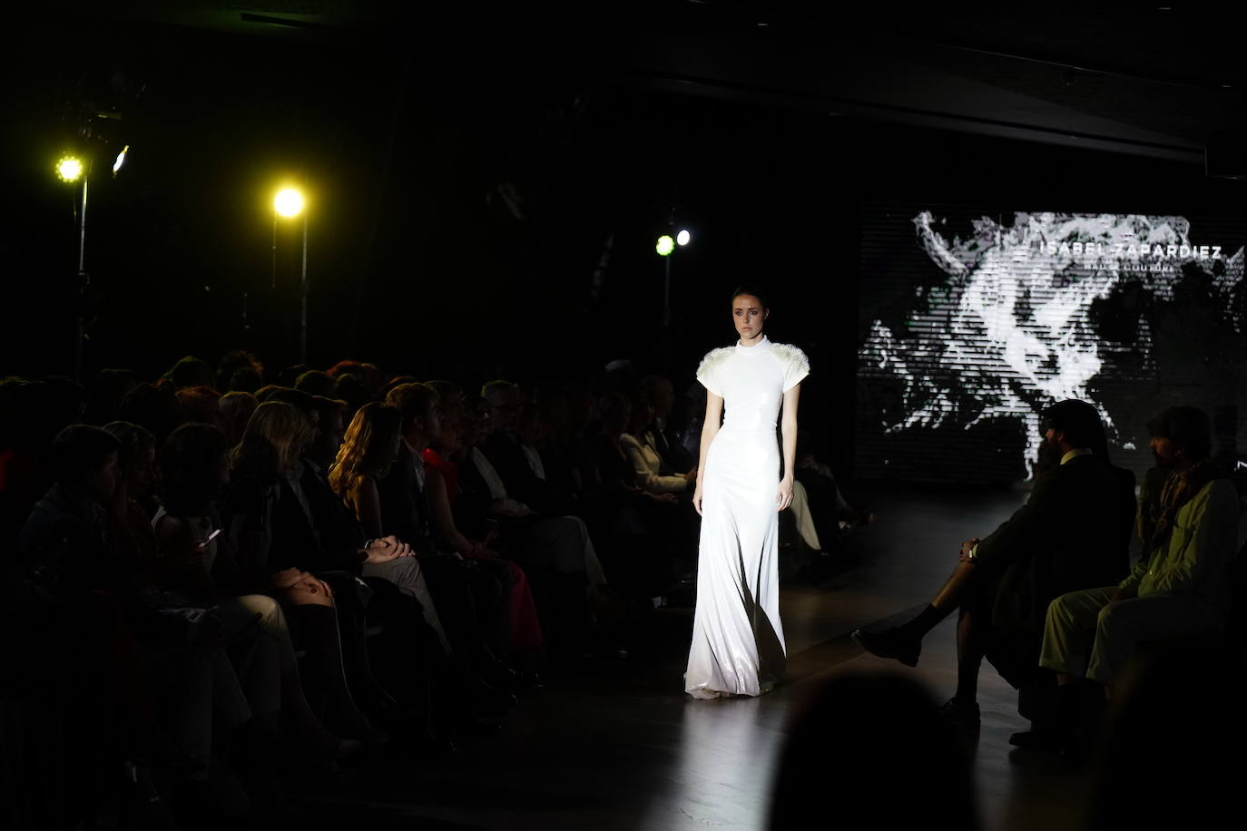 Diez estrellas deslumbran en Balenciaga