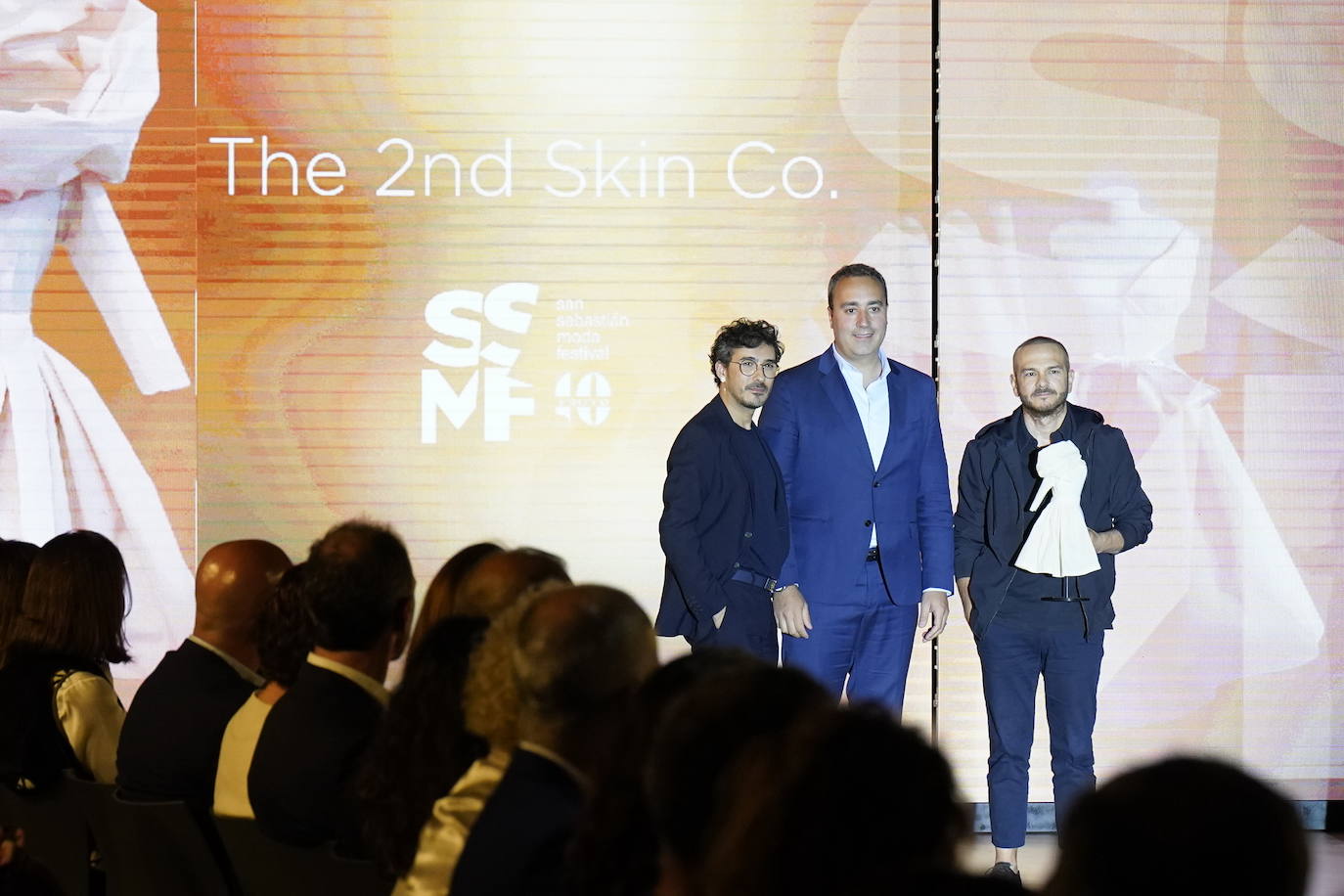 Diez estrellas deslumbran en Balenciaga