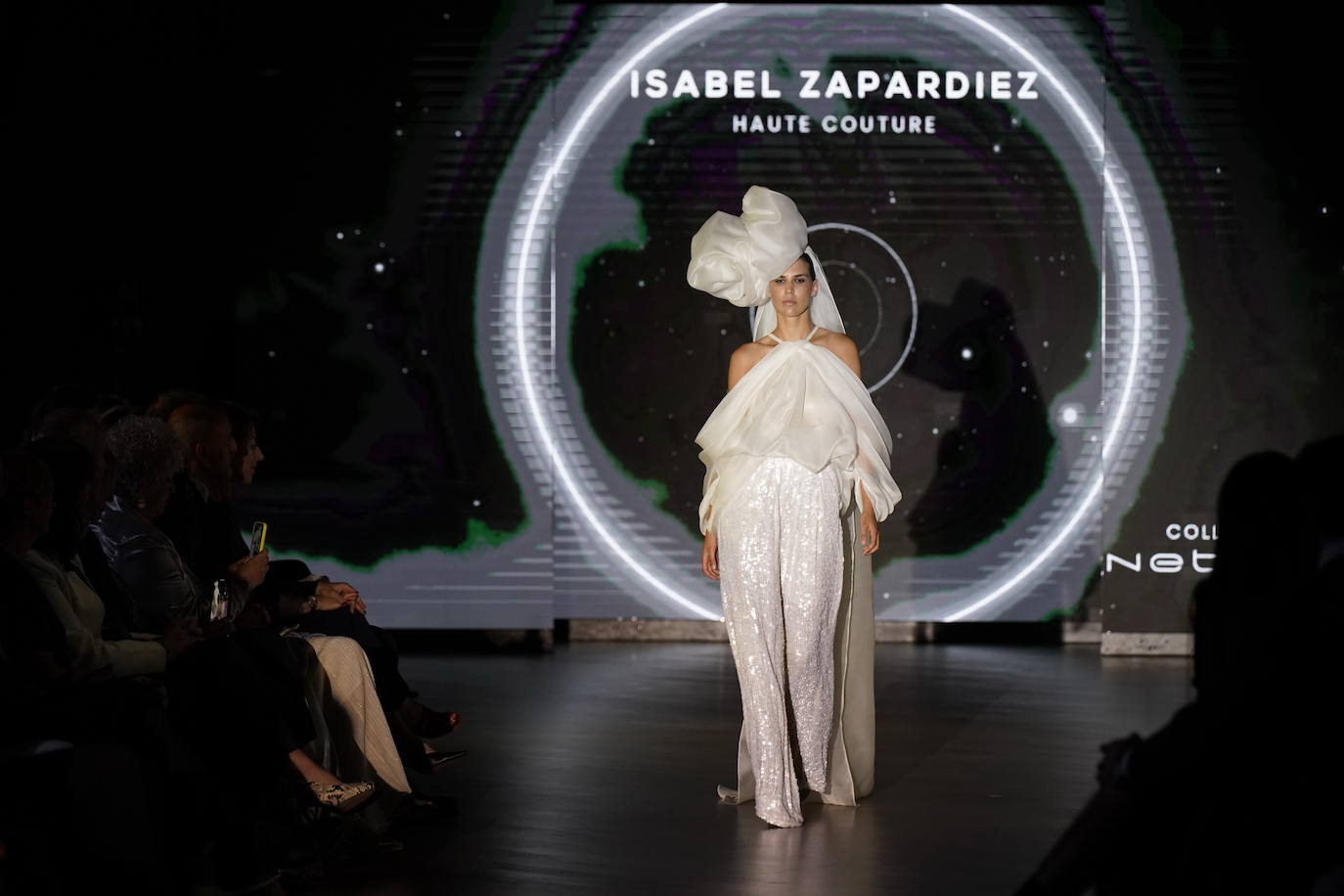 Diez estrellas deslumbran en Balenciaga