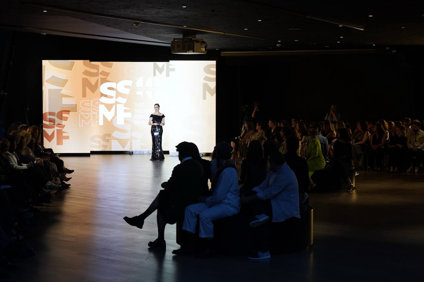 Diez estrellas deslumbran en Balenciaga