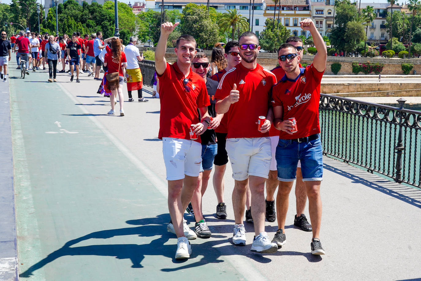 La afición de Osasuna toma Sevilla