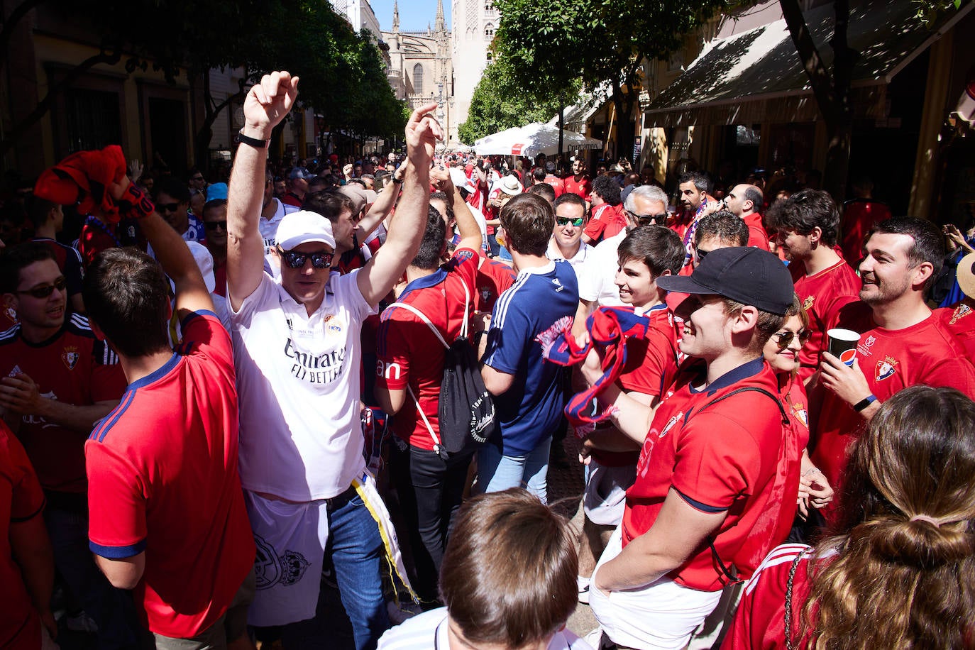 La afición de Osasuna toma Sevilla