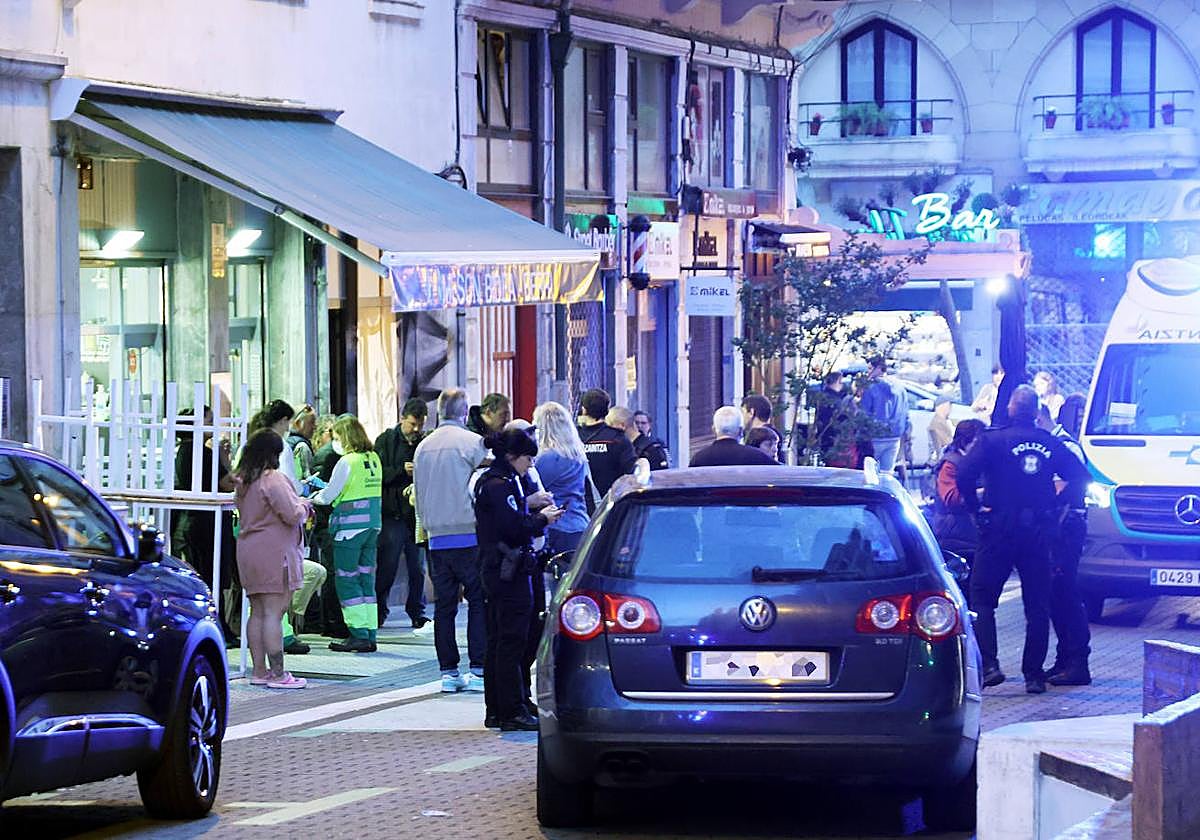 El vehículo que ha protagonizado el incidente en la calle Carquizano de Gros, en San Sebastián.