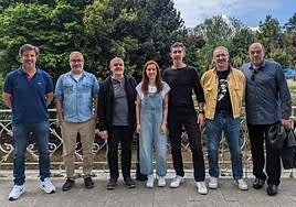 Aintzane Galarza Albistur junto a los mandos de la Batería de Artillería.