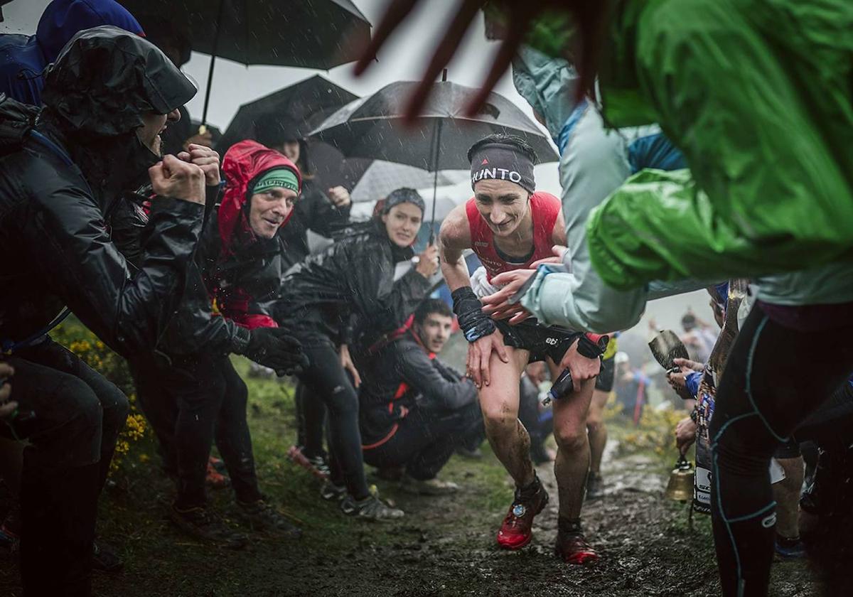 Oihana Kortazar, en una edición anterior de la prueba en la que llovió.