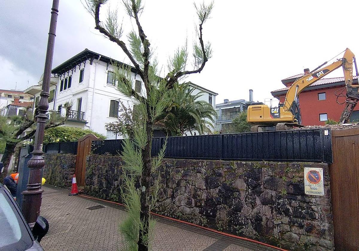 Las obras de derribo de la villa han comenzado esta semana.
