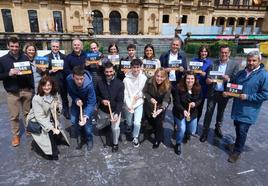 Empresas participantes y organizadores de la carrera, ayer en Alderdi Eder.