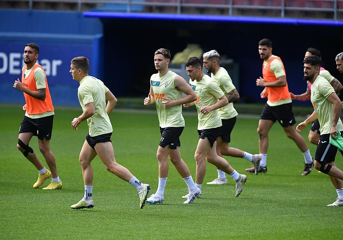La plantilla armera, durante un entrenamienito semanal.