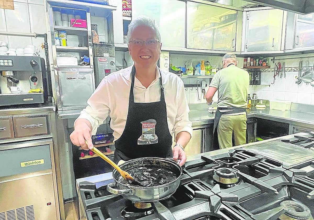 José Ignacio Asensio en la sociedad gastronómica de Berazubi en Tolosa.