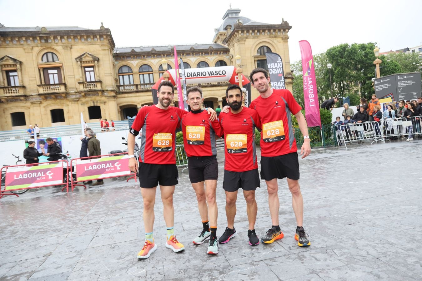 Llegada a meta de los participantes en la Carrera de Empresas 2023