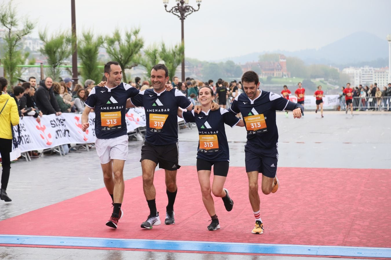 Llegada a meta de los participantes en la Carrera de Empresas 2023