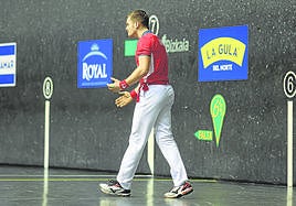 Unai Laso se lamenta tras fallar un tanto ante Elordi en el Bizkaia de Bilbao