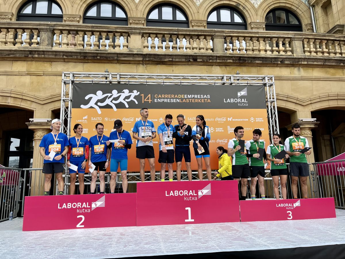 Gran ambiente en la Carrera de Empresas de Donostia