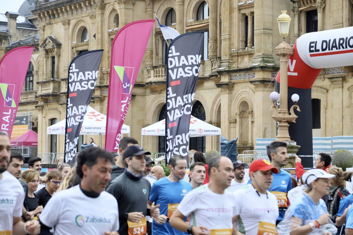 Gran ambiente en la Carrera de Empresas de Donostia