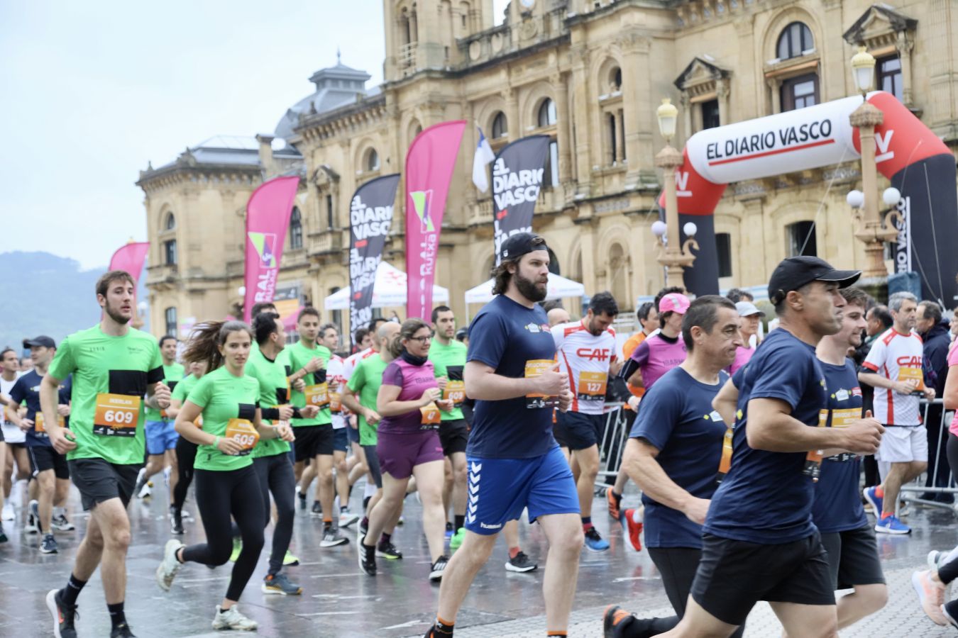 Gran ambiente en la Carrera de Empresas de Donostia