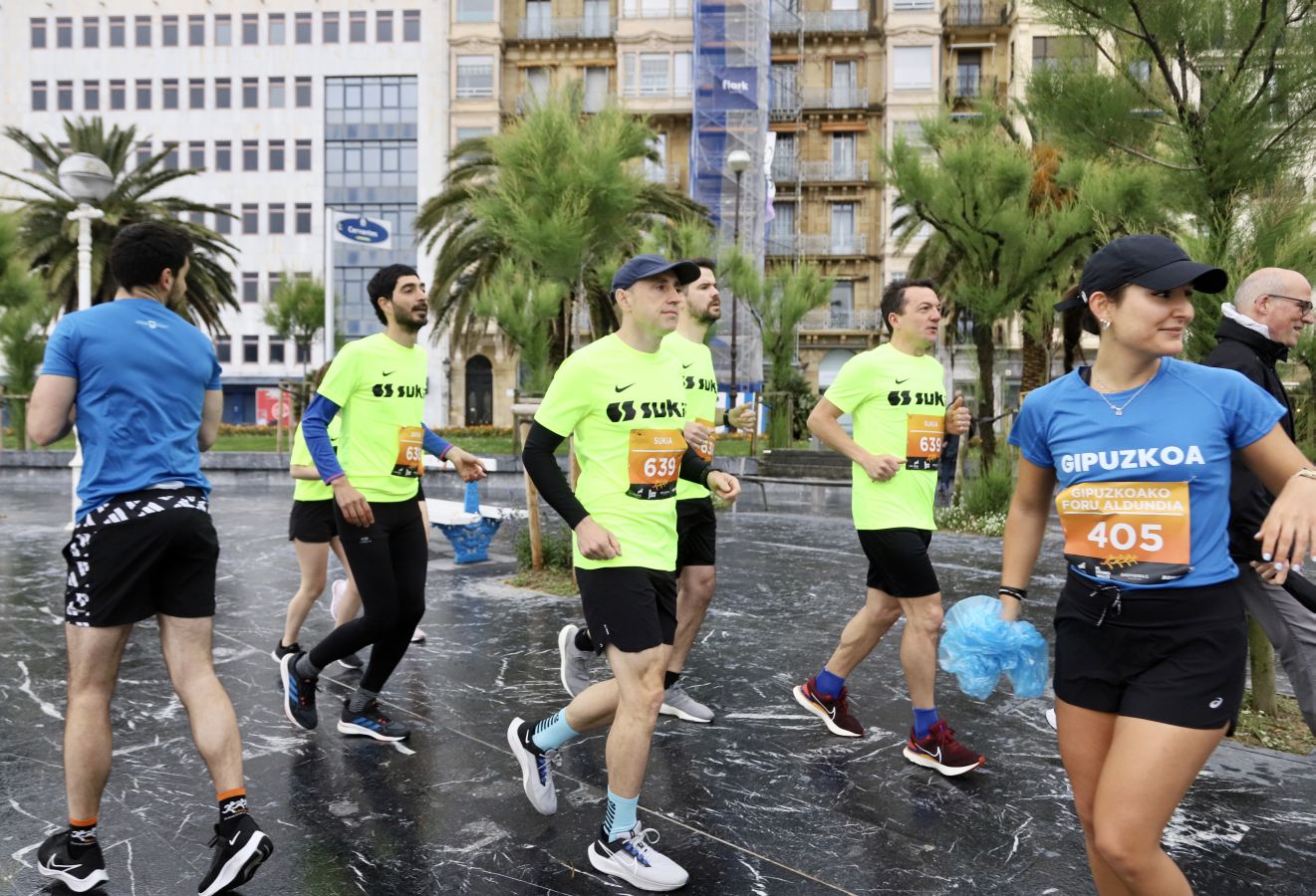 Gran ambiente en la Carrera de Empresas de Donostia