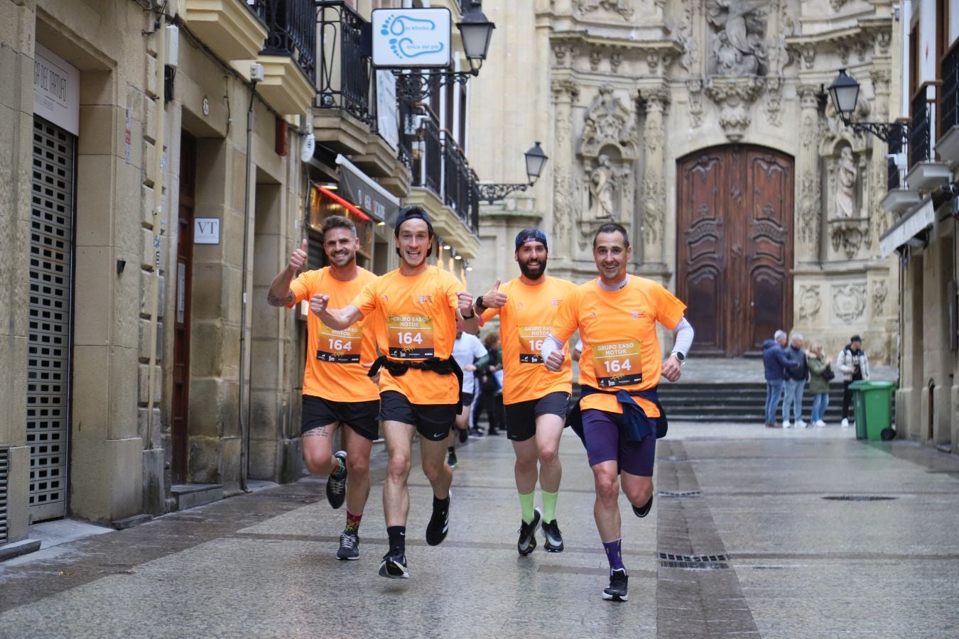 Los corredores, a su paso por la Parte Vieja