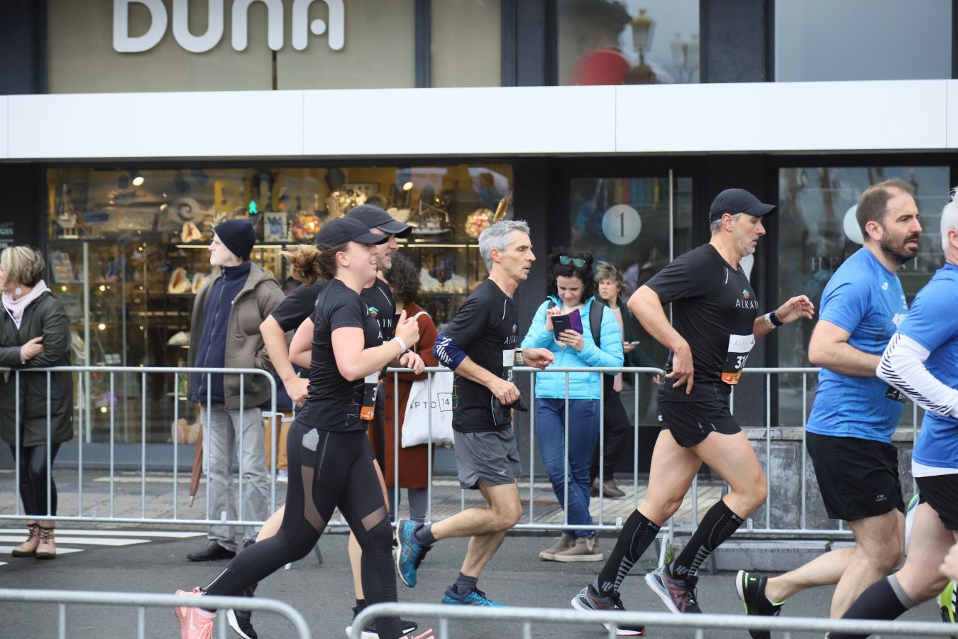 Los corredores, a su paso por la Parte Vieja