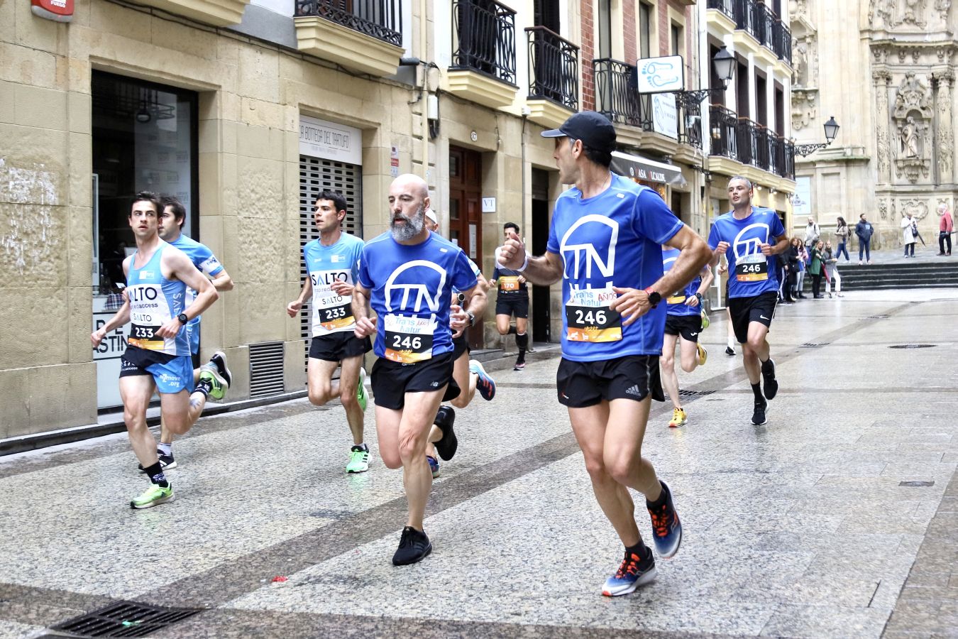 Los corredores, a su paso por la Parte Vieja