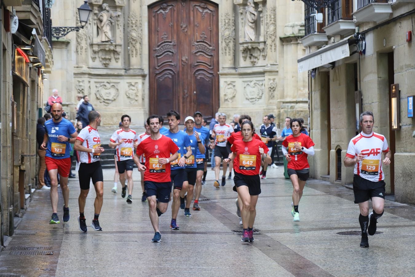 Los corredores, a su paso por la Parte Vieja