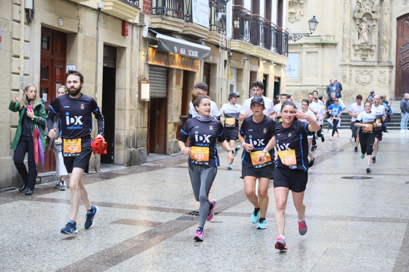 Los corredores, a su paso por la Parte Vieja