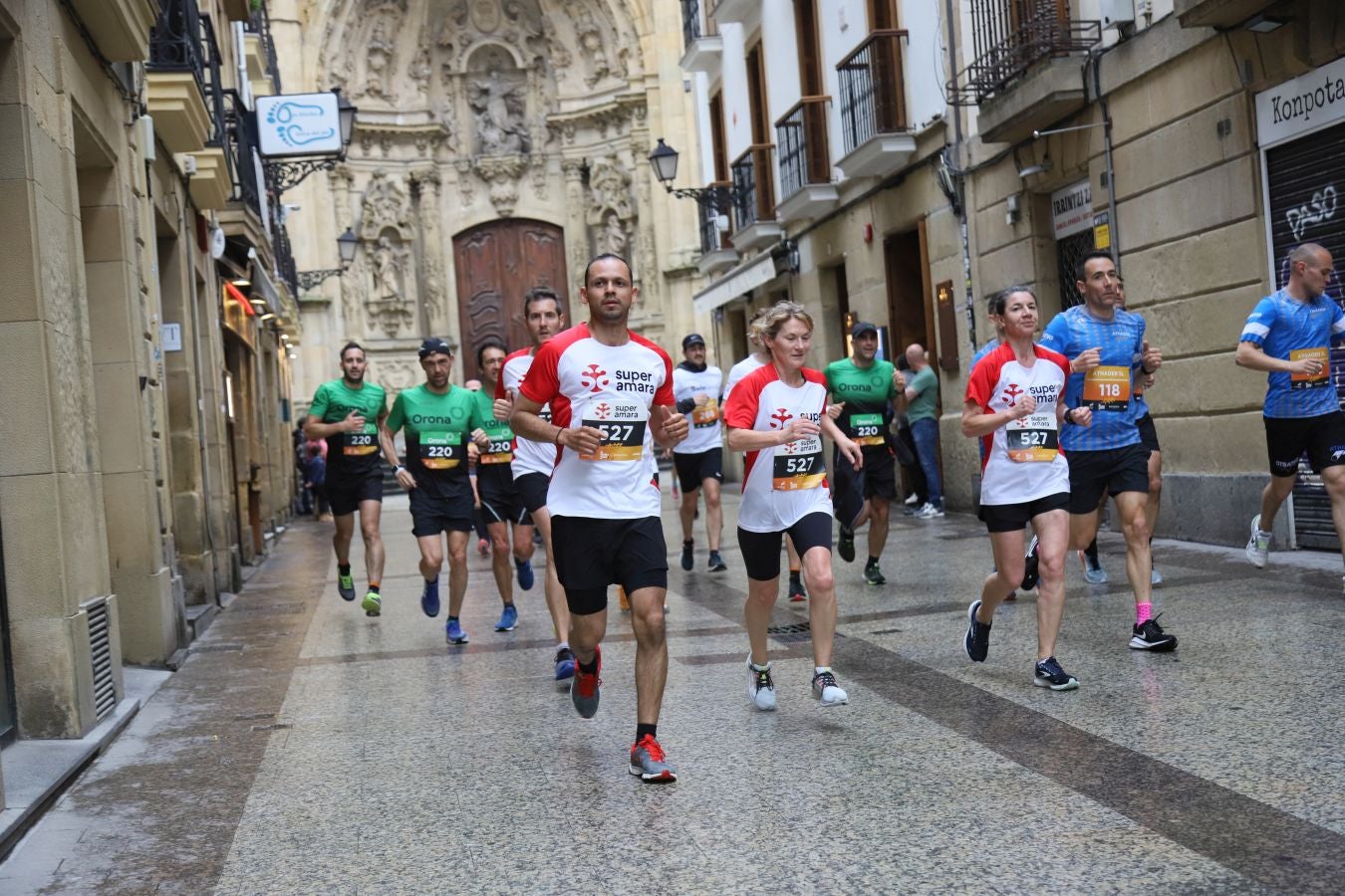 Los corredores, a su paso por la Parte Vieja