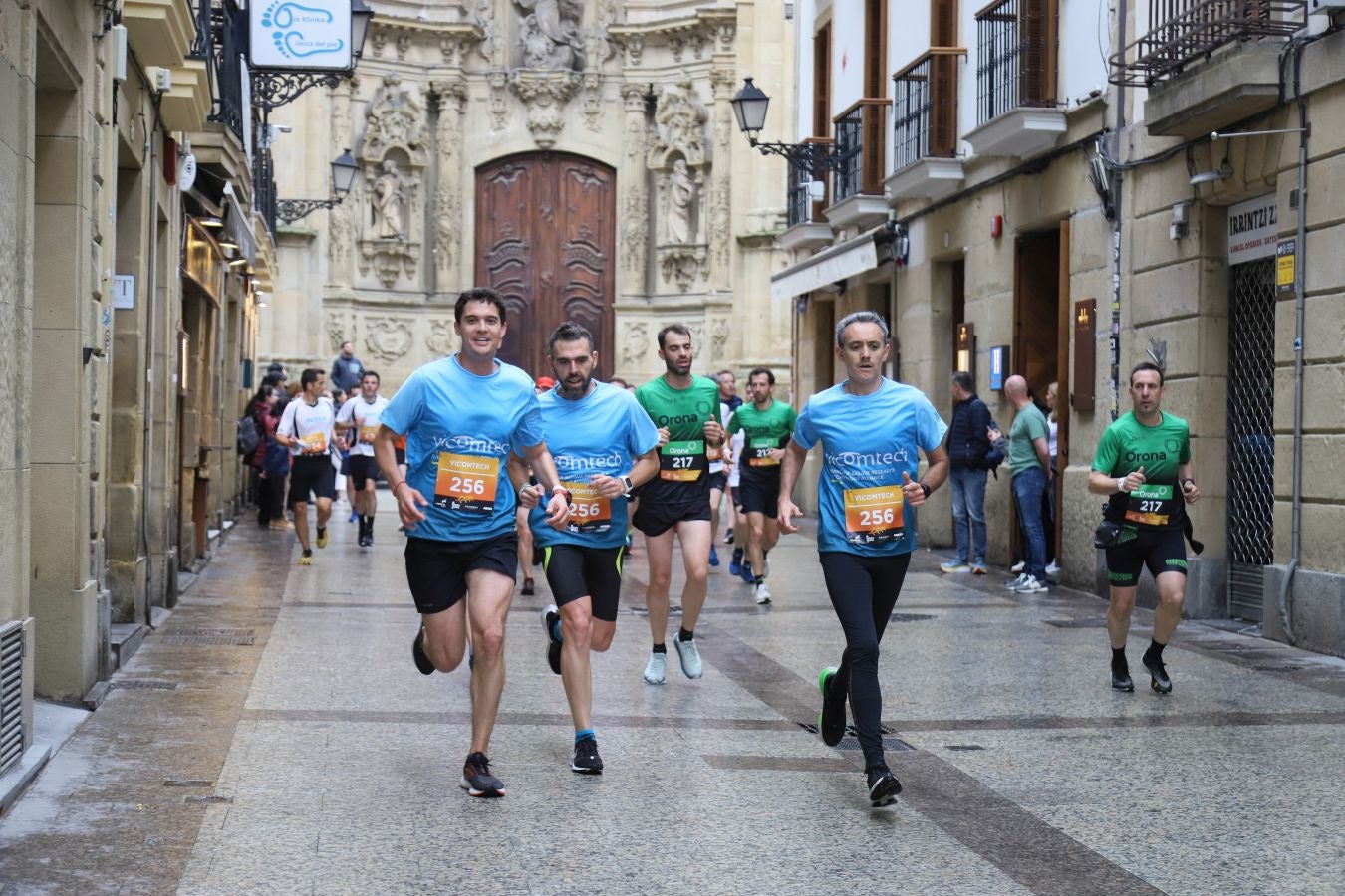 Los corredores, a su paso por la Parte Vieja