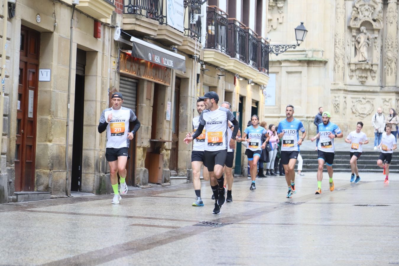 Los corredores, a su paso por la Parte Vieja